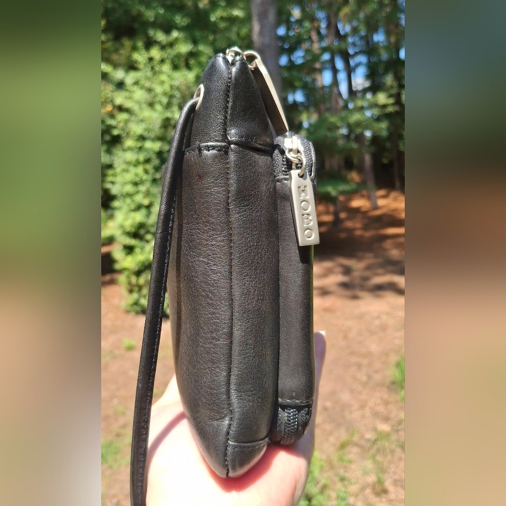 Vintage Hobo International Black Smooth Leather Small Crossbody Travel Bag - Picture 5 of 11